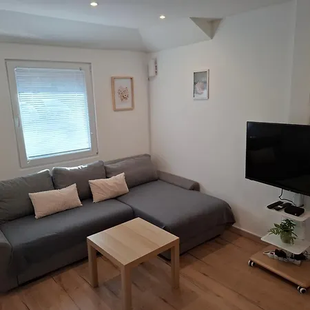 Pocitniska Hisa Skriti Biser Catez Feriehus *