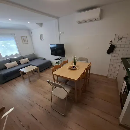 Pocitniska Hisa Skriti Biser Catez Feriehus